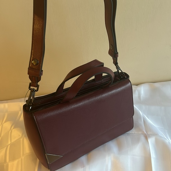 BRAND NEW Calvin Klein Handbag - Picture 2 of 12